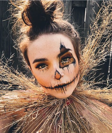 40+ Scarecrow Makeup Ideas For Halloween - The Glossychic Halloween Scarecrow Makeup, Scarecrow Makeup Ideas, Halloween Smink, Disfarces Halloween, Scarecrow Halloween Makeup, Carnaval Make-up, Halloween Costumes Scarecrow, Scary Scarecrow, Makeup Ideas For Halloween