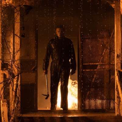 2022's Halloween Ends will jump forward four years after the 2018 events portrayed in Hallowed Kills. https://www.geekslop.com/wp-admin/post.php?post=31962&action=edit #Halloween Michael Myers Movies, Michael Myers Costume, Funny Halloween Memes, Upcoming Horror Movies, Halloween Kills, Michael Myers And Jason, Michael Meyer, Halloween Film, Halloween Memes