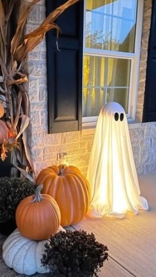 Diy Lighted Ghost, Diy Lit Ghosts, Halloween Lamp Post Decorations, Beautiful Halloween Decorations, Light Up Ghost Decoration Diy, Macy Blackwell Halloween, Farmhouse Halloween Decor Porch, Witch Theme Front Porch, Barbie Classroom