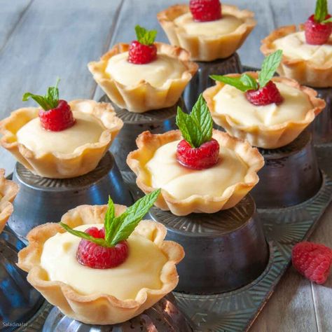 Tart Filling Ideas, Mini Lemon Desserts, Tartes Recipes, Mini Tarts Dessert, Lemon Desserts Recipes, Dessert Tarts Mini, Fruit Tart Filling, Petit Four Recipes, Mini Lemon Tarts