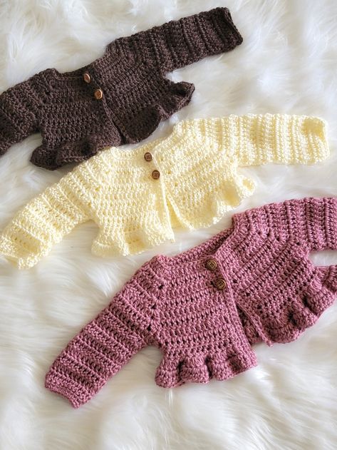 Crochet Cardigan With Hood, Crochet Baby Girl Sweater, Pola Sweater, Crochet Hooded Scarf Pattern, Baby Cardigan Pattern Crochet, Diy Crochet Sweater, Crochet Baby Projects, Crocheted Slippers, Crochet Baby Sweater Pattern