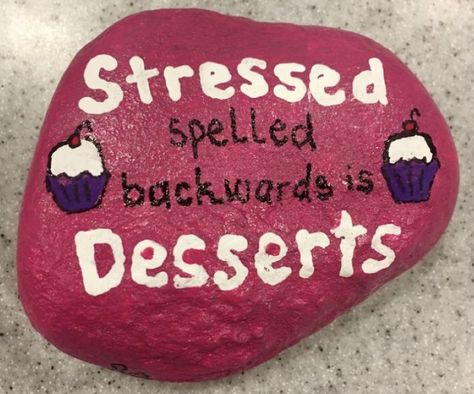 Funny Rock Sayings, Fun Painted Rocks, Cool Rock Painting Ideas Funny, Positive Rock Painting Ideas, Funny Rocks, Rock Sayings, Rock Quotes, Funny Rock, Inspirational Rocks