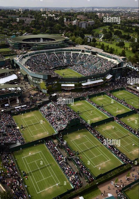 All England Lawn Tennis & Croquet Club, founded 1868. Wimbledon, the oldest (since 1877) & most pretigous tournament in the world, is one of the 4 Grand Slam tournaments. The Club contains 18 tournament grass courts, 8 American clay courts, 2 acrylic courts & 6 indoor courts. Tennis Grand Slam, American Clay, Grand Slam Tennis, London Accommodation, London Attractions, Lawn Tennis, London Clubs, Kingdom Of Great Britain, Things To Do In London