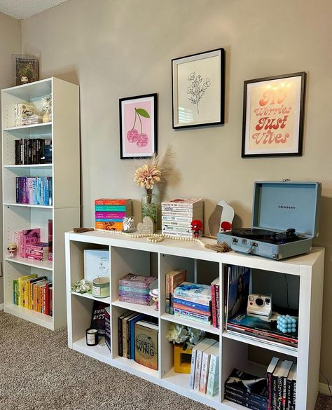 Room Inspiration Bedroom Bookshelf, Cube Shelf Bookshelf, Library Bedroom Ideas Bookshelves, Cube Bookshelf Aesthetic, Tv And Bookshelf Wall Bedroom, Bookshelf In Room Aesthetic, Bookish Apartment Aesthetic, Cute Ways To Store Books, Bookshelf Corner Ideas