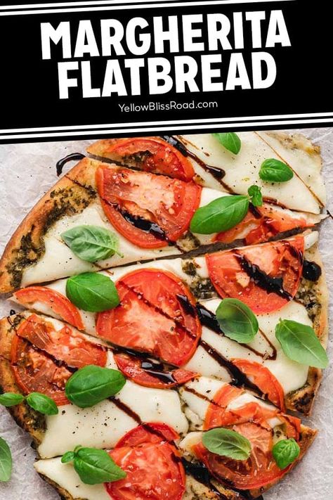 Margherita Flatbread Healthy Flatbread Recipes, Vegetable Flatbread, Margherita Flatbread, Healthy Flatbread, Naan Bread Pizza, Pizza Healthy, Fire Food, Bread Pizza, Perfect Pizza