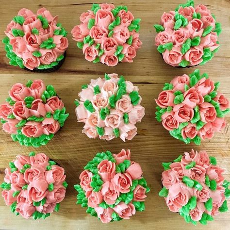 Russian Piping Tips Are The Best Frosting Hack You Don't Know About Russian Cake Decorating Tips, Russian Cake Decorating, Russian Icing Tips, Russian Cake, Peppermint Cake, Russian Piping Tips, Piping Tip, Piping Flowers, Frosting Techniques