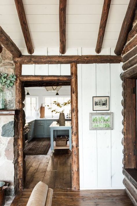 House Tour: Charming English Cottage - Design Chic Design Chic Jean Stoffer Design, Jean Stoffer, Log Home Interior, Modern Log Cabin, Cabin Renovation, Cabin Interior Design, Log Cabin Interior, Log Home Interiors, Log Cabin Ideas