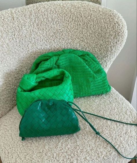 Bottega Veneta Green, Bottega Bag, Kylie Francis, Green Bags, Bottega Veneta Bag, Color Vibe, Bag Obsession, Hot Bags, Louis Vuitton Purse