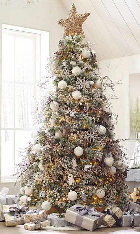 I LOVE these creative Christmas tree themes! So many unique Christmas tree decorating ideas for modern, traditional and even beach-y decor. Tree Theme Ideas, Christmas Tree Theme Ideas, Simple Christmas Tree Decorations, Christmas Tree Theme, Tree Theme, Tree Themes, Creative Christmas Trees, Farmhouse Christmas Tree, Traditional Christmas Tree