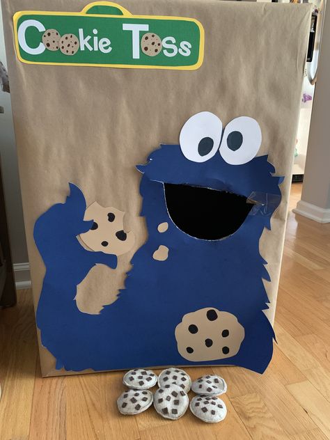 Homemade Cookie Monster cookie toss game for Sesame Street party. Cookie Monster Games Party Ideas, Cookie Monster Activities For Preschool, Cookie Monster Party Games, Cookie Monster Activities, Sesame Street Crafts For Toddlers, Sesame Street Birthday Games, Sesame Street Party Games, Sesame Street Activities, Cookie Monster Games