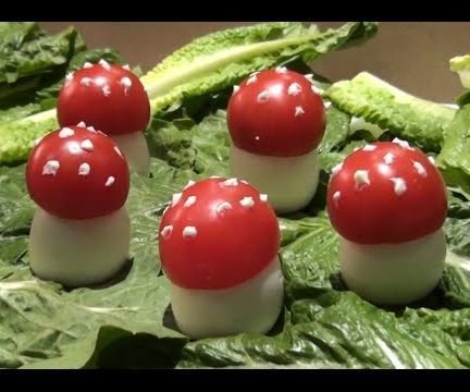 Tomatoes Salad, Taco Salat, Mushroom Appetizers, Food Shapes, Tomato Salad, Party Treats, Fun Snacks, Yummy Food Dessert, Food Hacks