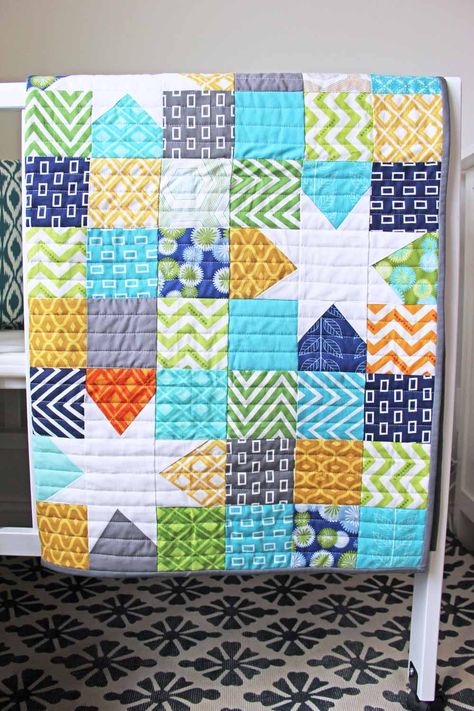 9 patch with stars.  Use up scraps.  http://www.vanessachristenson.com/2013/04/v-and-co-reverse-hopscotch-done.html Colchas Quilting, Charm Square Quilt, Charm Pack Quilt, Charm Pack Quilts, Quick Quilt, Quilt Modernen, Charm Quilt, Quilt Baby, Nine Patch