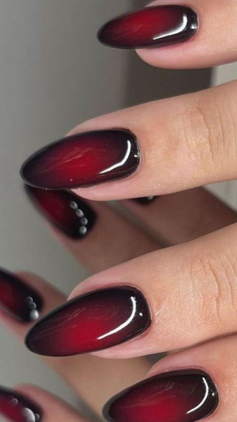 Pretty Red Nail Ideas, Chrome Red And Black Nails, Grunge Oval Nails, Grunge Nails Almond Shape, Black And Red Design Nails, Nail Art Designs Short Almond, Almond Nails Aura Design, Black And Red Nails Almond Shape, Almond Black And Red Nails