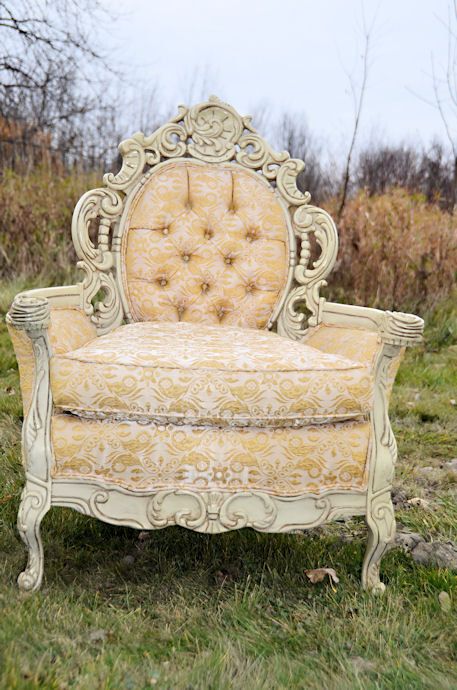 Victorian Furniture love seat and chair Antique Stuff, Victorian Chair, Victorian Interiors, Poltrona Vintage, Luxury Chairs, Style Français, Victorian Furniture, Victorian Decor, Painted Chairs