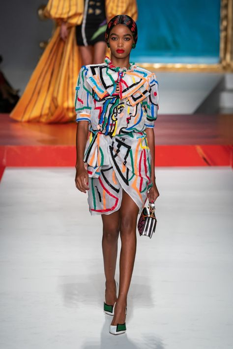 Moschino Spring 2020, Jeremy Scott Moschino, Moschino Runway, Moschino Fashion, Haute Couture Style, Playful Fashion, Milan Fashion Week Spring 2020, Fashion Week Spring 2020, Moschino Logo