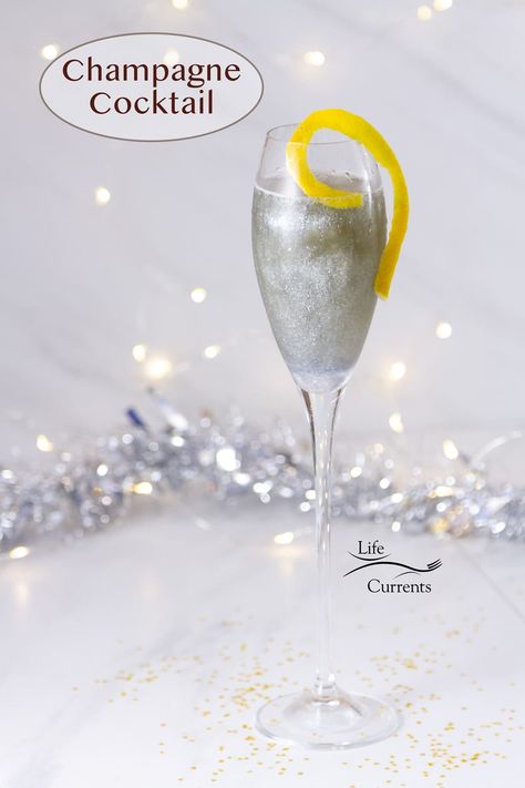 A sparkling Champagne Cocktail in a Champagne glass with a lemon twist in front of silver sparles and twinkle lights. Silver Alcoholic Drinks, Silver Drinks Cocktails, Champagne Event, Club Drinks, Types Of Champagne, Eyeshadow Inspiration, New Year's Drinks, Champagne Drinks, Jelly Cream