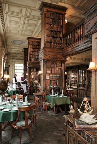 The library in "Café Pushkin". It's a library with a restaurant in an old mansion. Moscow, Russia. Aliyah Galyautdinova, Lots Of Books, Old Mansion, Dream Library, Beautiful Library, Old Library, Home Libraries, Home Library, Book Nooks