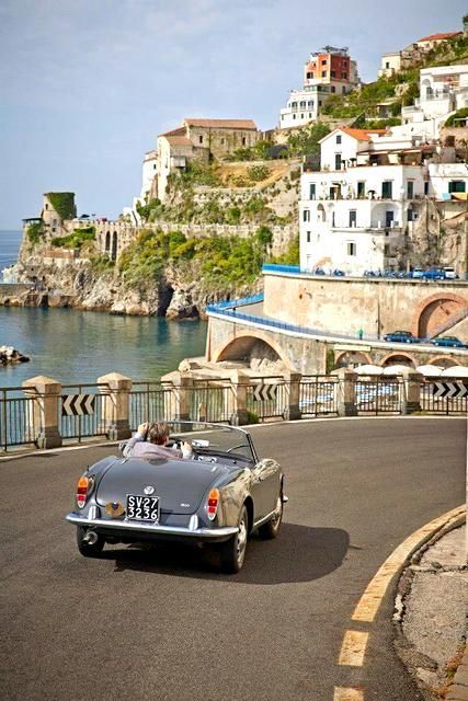 Amalfi Coast Italy, Voyage Europe, Destination Voyage, Future Travel, Positano, Amalfi Coast, Places Around The World, Vacation Destinations, Travel Around The World