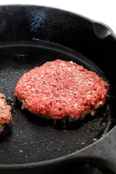 Easy Beef Burger Recipes, Burgers On Skillet, Homemade Burgers Patties Easy, How To Cook A Burger On The Stove, Cast Iron Skillet Recipes Ground Beef, Best Stove Top Burgers, Stovetop Burgers Recipes, Hamburger Stove Top Recipes, Hamburger Recipes Stove Top