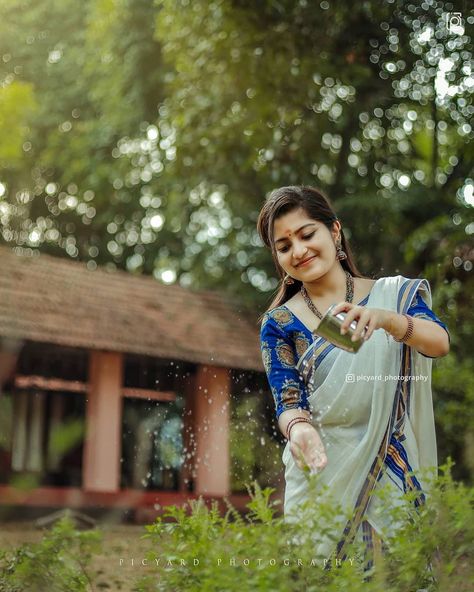 Kerala Photography, Indian Wedding Couple Photography, Kerala Saree, Wedding Couple Poses Photography, Indian Photoshoot, Saree Photoshoot, Indian Attire, Traditional Indian, Girly Photography