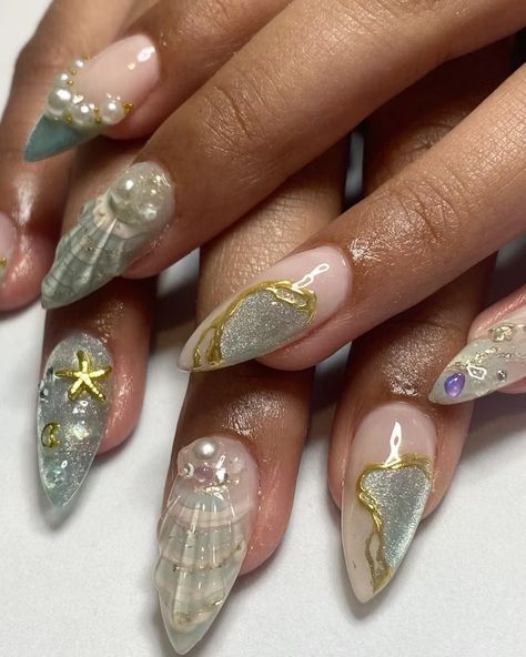 15 Pisces Season Nail Ideas That Embrace Your Inner Siren Pisces Season, Seashell Nails, Beachy Nails, Teal Nails, Fantasy Nails, Summery Nails, Vibrant Nails, Mermaid Nails, Vacation Nails