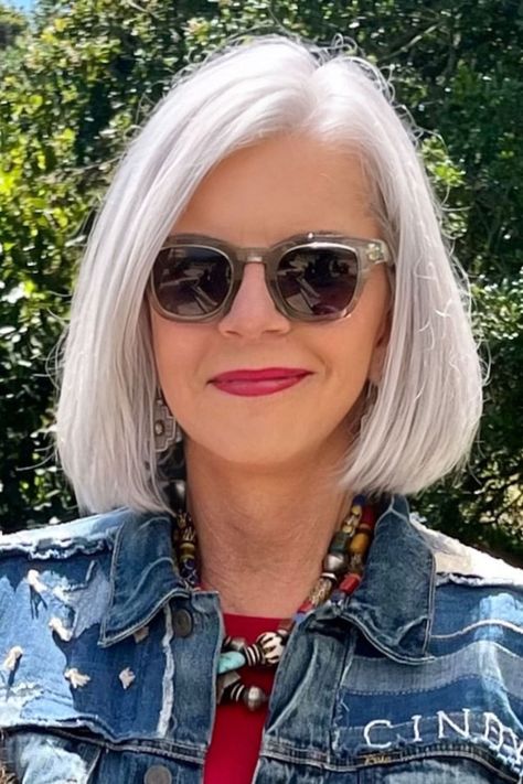 Going Gray Here's How to Do It With Style and Confidence - Cindy Hattersley Design Grey Hair With Bangs, Grey Hair Care, Grey Hair Looks, Shampoo For Gray Hair, Grey Hair Transformation, Beautiful Gray Hair, Gray Hair Cuts, Chin Length Hair, Natural Gray Hair