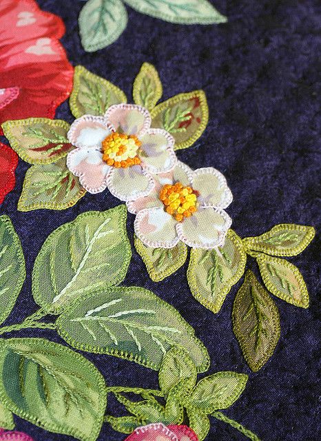 Appliqué & embroidery Flower Applique Quilt, Creeper Minecraft, Flower Quilts, Applique Quilt, Applique Quilting, Pola Sulam, Hand Applique, Machine Applique, Patch Work