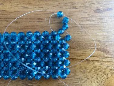 How to Make a Beaded Purse | ehow Diy Bead Bag, Bead Purse Diy, Beaded Purses Pattern, Diy Beaded Purse, Beaded Bags Diy Tutorials, Diy Beaded Bag, Bead Purse, Hand Beaded Bag, Purse Tutorial