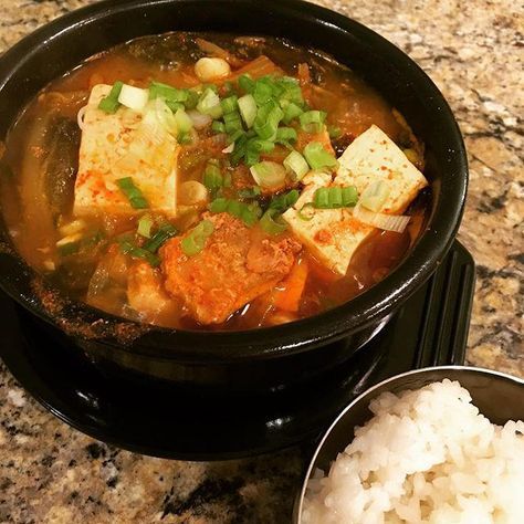 Ahjummarecipes.com | Instant Pot Kimchi Stew (김치찌개, Kimchi Jjigae) Kimchi Jjigae Aesthetic, Kimchi Jigae, Kimchi Food, Korean Comfort Food, Kimchi Jjigae, Kimchi Stew, Easy Korean Recipes, Spicy Stew, Aesthetic Foods