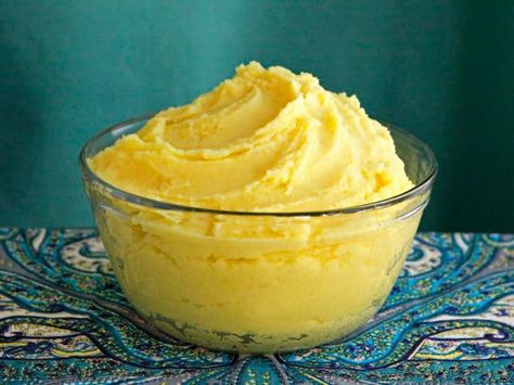 Saffron Mashed Potatoes - Vegan mashed potatoes, dairy free. Creamy and buttery flavored, a little exotic with garlic, coconut milk and saffron. via @toriavey Gourmet Mashed Potatoes, Sukkot Recipes, Vegan Potato Recipes, Cauliflower Mashed, Rosh Hashanah Recipes, Saffron Recipes, Jewish Holiday Recipes, Jewish Cuisine, Kosher Cooking