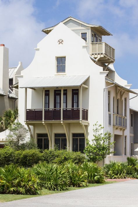 Modern Italian Farmhouse, Beach Bungalow Exterior, Rosemary Beach Homes, Coastal House Exterior, Beach Porch, Beach Home Interiors, Beach Architecture, Commercial And Office Architecture, Best Home Interior Design