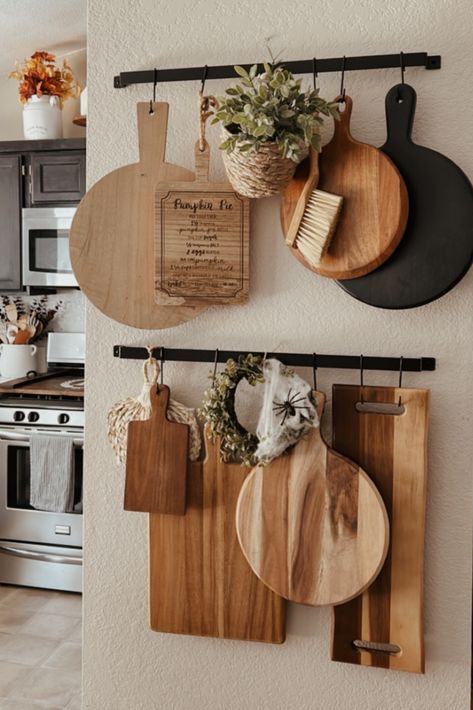 Bohemian Kitchen Wall Decor, Farmhouse Natural Decor, Kitchen Shelf Decor, Kitchen Black, Kitchen Things, Spring Valley, Boho Kitchen, Japanese Kitchen, Kitchen Inspo