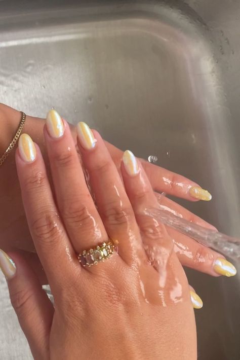 Chroome yellow nails Yellow And Chrome Nails, Yellow Nails With Pearls, Hailey Bieber Yellow Chrome Nails, Cute Nails For Europe, Hail Bieber Nails, Mail Inspo Yellow, Pale Yellow Nails With Chrome, Yellow Tip Chrome Nails, Yellow Shimmer Nails