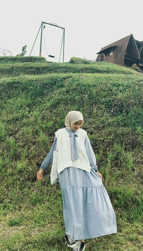 Vintage Hijab, Korean Style Hijab, Muslimah Fashion Casual, Ootd Vintage, Rok Outfit, Ootd Hijab Casual, Outfit Korean Style, Pretty Pregnant, Muslim Outfits Casual