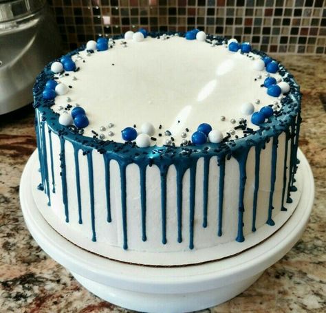 Blue and white drip cake Blue Red Velvet Cake, 33rd Birthday Cake For Him, Blue Bday Theme, Blue Cake For Boys, One Year Old Birthday Cake Boy, 16 Birthday Cake For Boys, Blue Birthday Cakes For Boys, Blue And White Cake Design, Blue Theme Cake