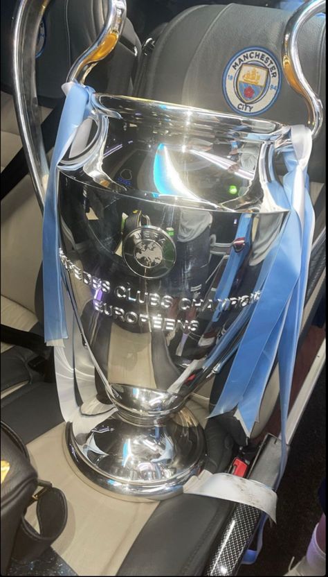 Ucl Trophy, Champions League Trophy, Hamptons Beach House, Soccer Training Drills, Manchester City Wallpaper, Football Wags, Soccer Boyfriend, Football Players Images, Football Boyfriend