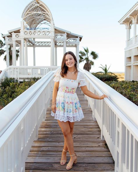 Spring at the beach🥥🌊🐚🩷🌅 #houston #houstonphotographer #tomball #woodlands #texas #texasphotographer #texasphotography #houstontx #houstonphotographystudio #houstonphoto #seniorsunday #senior #seniorpictures #seniorportraits #seniorszn #seniorphotos #photography #photographer Texas Photography, Houston Photography, Insta Inspo, Senior Photos, Senior Portraits, Houston Tx, Senior Pictures, Cute Casual Outfits, At The Beach