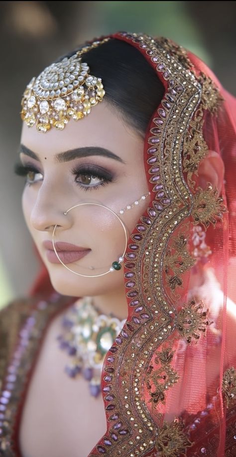 Nude Makeup Look, Bridal Dulhan, Nath Bridal, Bridal Nath, Latest Bridal Makeup, Nath Nose Ring, Viral Makeup, Bridal Nose Ring, Indian Bride Makeup