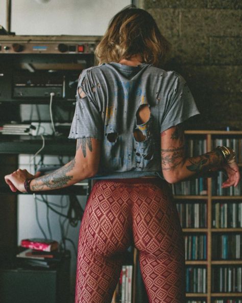 urbnite Surfergirl Style, Female Tattoo Models, Tina Louise, Colored Tights, Female Tattoo, Tattoo Models, Music Lover, Inked Girls, Perfect Body