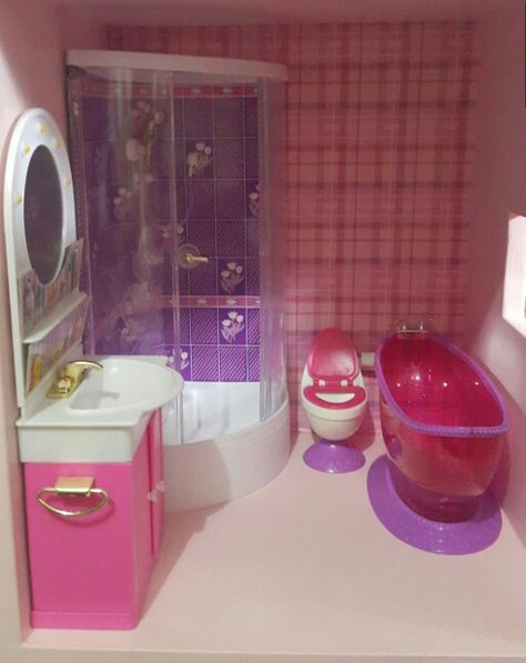 Barbie Rooms, Barbie Bathroom, Barbie House Furniture, Barbie Playsets, Barbie Printables, American Girl Doll Diy, Barbie Sets, Rooms Decor, Mini Houses