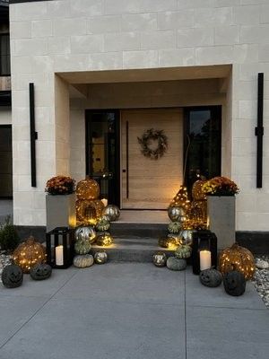 Goth Room Ideas, Terracotta Pumpkins, Elegant Fall Decor, October Decorations, Fall Porch Decor, Halloween Front Doors, Decor Pottery, Porch Decorations, Creepy Decor