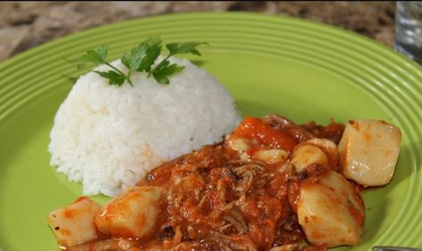 Las hilachas guatemaltecas comúnmente son prepararas en la hora de almuerzo son un platillo delicioso y fácil de preparar, sigue correctamente los pasos y disfruta con toda tu familia de esta comida típica guatemalteca. Guatemalan Recipes, Latin Food, Guatemala, Rice, Yummy Food, Meat, Not Found, Chicken