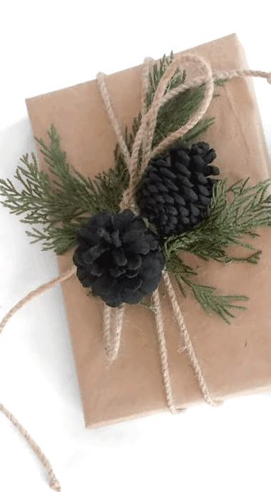 Christmas 2016 giftwrap. Black Paper Christmas Wrapping, Brown Kraft Paper Wrapping, Black And White Christmas Wrapping Ideas, Brown Paper Christmas Decorations, Matte Black Christmas Decor, Black Christmas Wrapping Ideas, Black Gift Wrapping Ideas, Christmas Wrapping Brown Paper, Brown Wrapping Paper Ideas