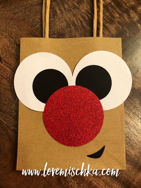 How to Make DIY Reindeer Gift Bags - Love Mischka % Xmas Gift Bags Diy, Decorating Christmas Gift Bags, Kids Christmas Gift Bags, Handmade Christmas Gift Bags, Diy Christmas Treat Bags, Christmas Bags Diy, Diy Christmas Bags, Christmas Gift Bags Diy, Christmas Gift Bags Ideas