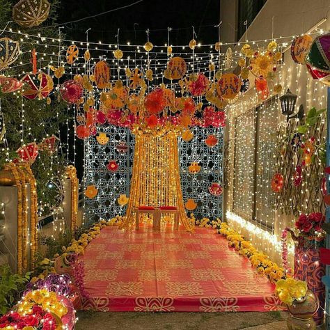 Mehndi Decoration Ideas, Receptions Ideas, Reception Decoration Ideas, Pakistani Wedding Decor, Wedding Decorations Ideas, Mehendi Decor Ideas, Haldi Decor, Wedding Decor Photos, Wedding Background Decoration