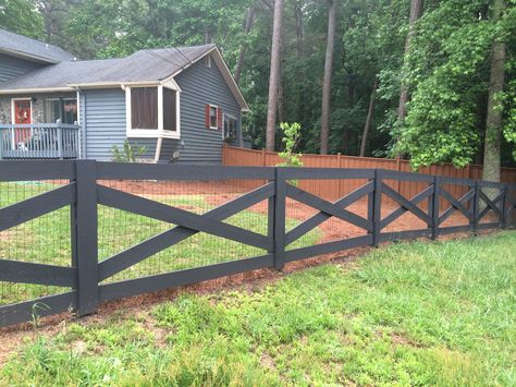 Black Pasture Fence, Wood Fence With Chicken Wire, Wood Fence With Wire, Cross Fence Ideas, Crossbuck Fence Diy, Black And Wood Fence, Nice Fence Ideas, Homemade Fence Ideas, Fence Painted Black