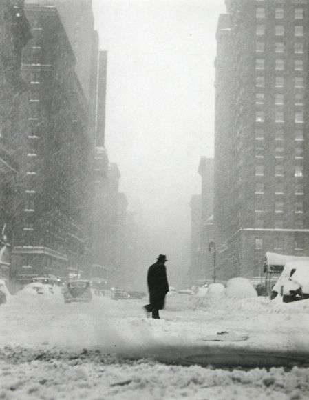 Ted Croner - Little Man in Snow, 1947 - Howard Greenberg Gallery Indrid Cold, Street Art Photography, Black And White City, Snow Photography, New York Pictures, Silver Print, History Of Photography, Foto Art, Contemporary Photography