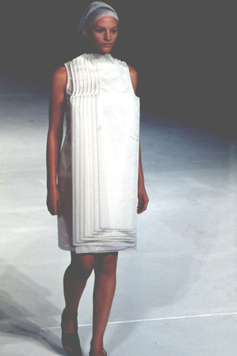 Vivien Solari, Hussein Chalayan S/S 1999 Hussein Chalayan, Sculptural Fashion, Geometric Fashion, Layered Dress, Celebrity Design, Futuristic Fashion, Layer Dress, Textiles Fashion, Future Fashion