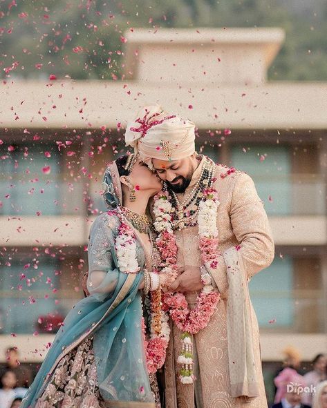 Bride Groom Photoshoot, Indian Wedding Poses, Bride Photos Poses, Groom Photoshoot, Indian Wedding Photography Couples, Wedding Portrait Poses, Bridal Photography Poses, Indian Wedding Couple, Bride Photoshoot