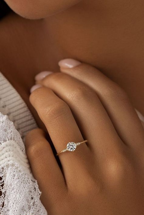 Single Diamond Ring For Women, Solitaire Engagement Rings Round, Simple Modern Engagement Rings, Proposal Rings Engagement, Simple Elegant Engagement Rings, Engagement Rings Timeless, Single Diamond Engagement Ring, Engagement Rings Round Cut, Gold Band Engagement Rings